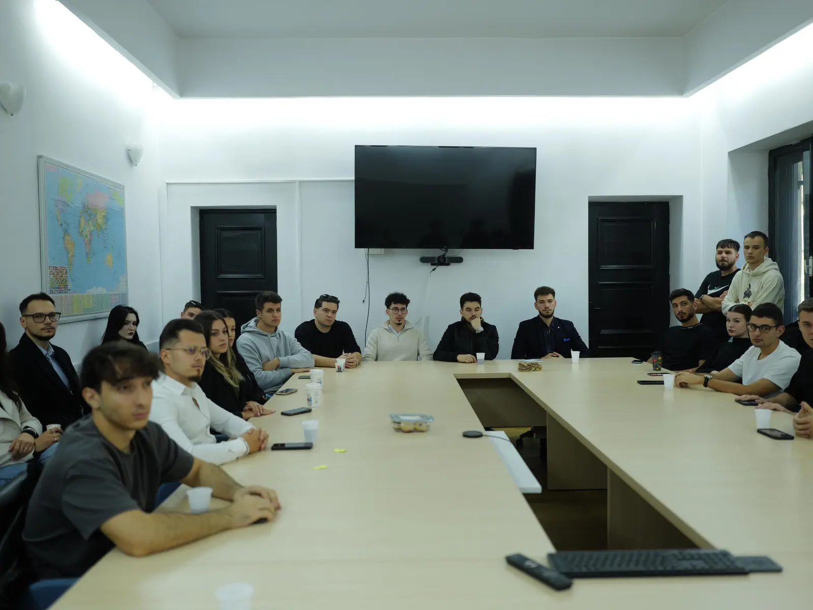 Studenți reuniți la o activitate CSL București